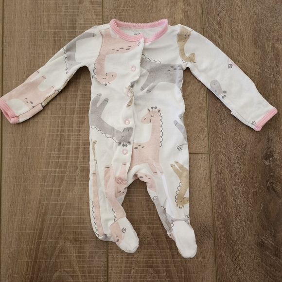 CARTER'S | Newborn Babygirl Bundle- Mix of PJs & Onsies - Picture 4 of 6